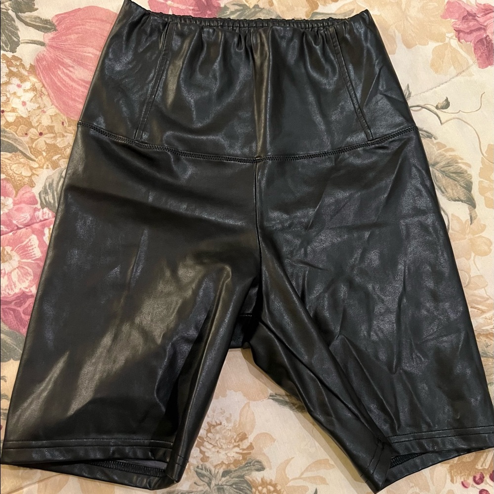 Wilfred Free leather short